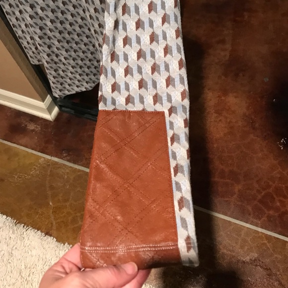 NWOT Tyler Boe Top Size S - Picture 2 of 4